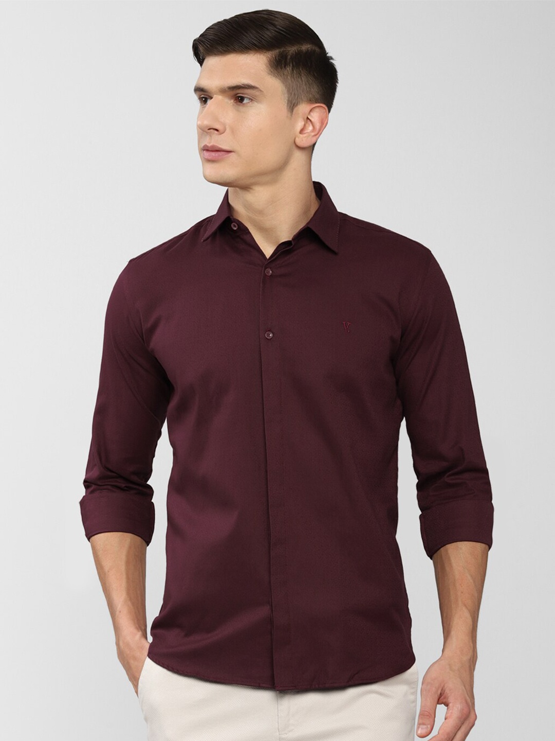 

V Dot Men Maroon Solid Slim Fit Cotton Casual Shirt