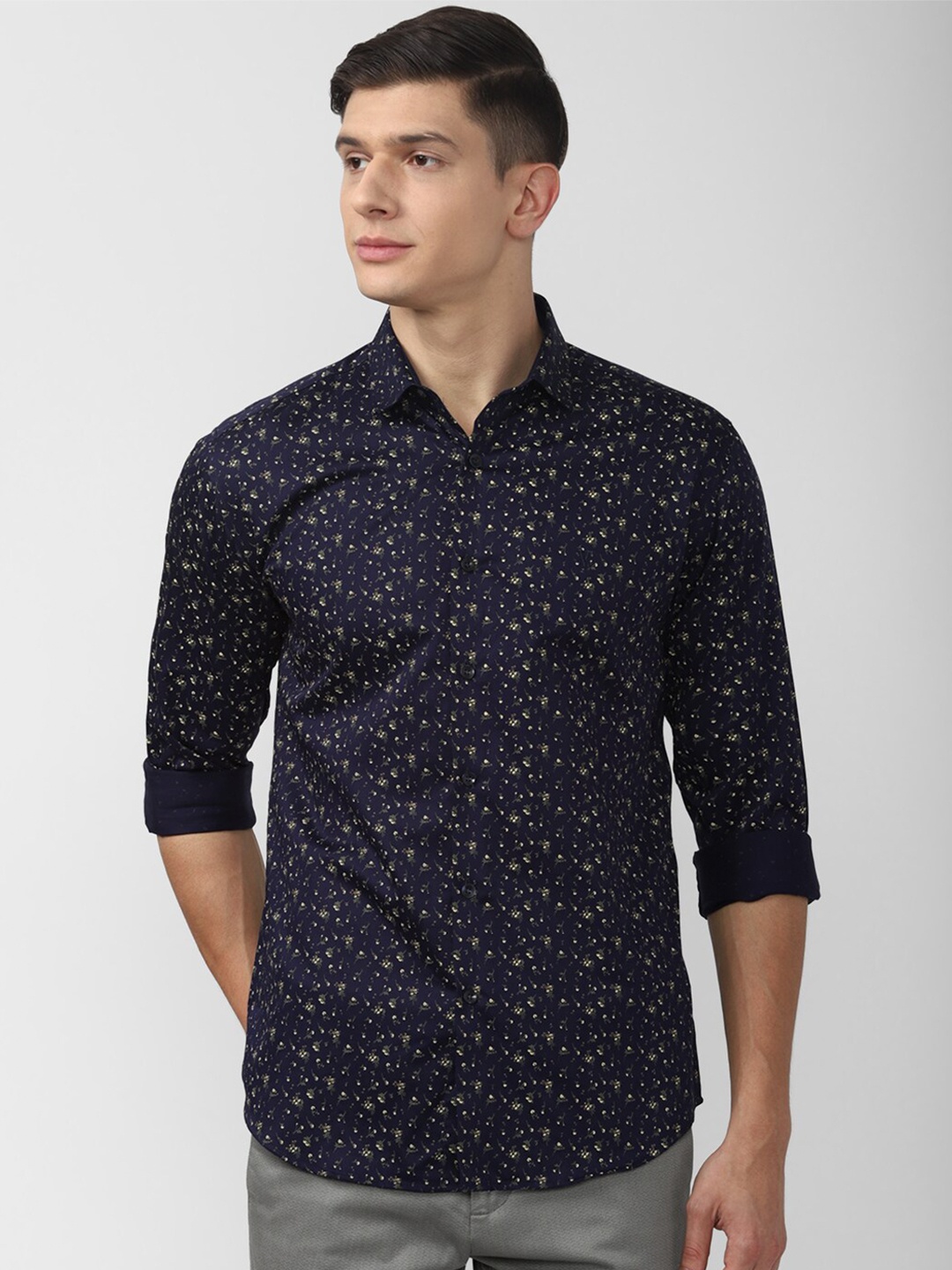 

V Dot Men Navy Blue Slim Fit Floral Printed Casual Shirt