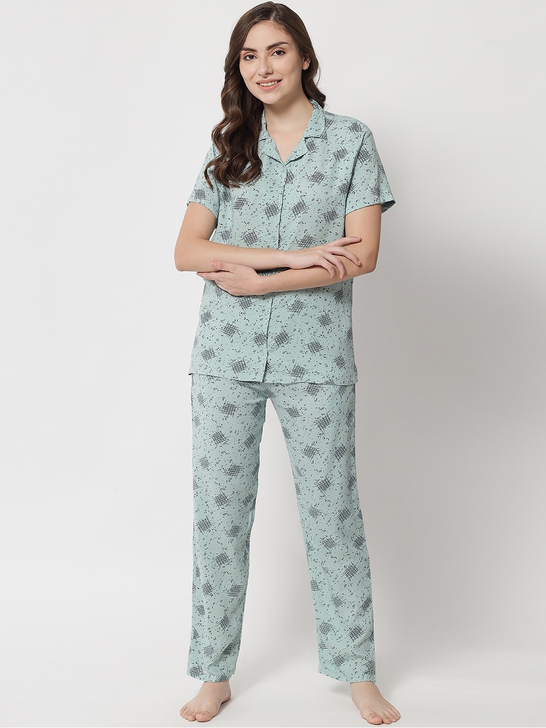 

Klamotten Women Green & Grey Printed Night suit