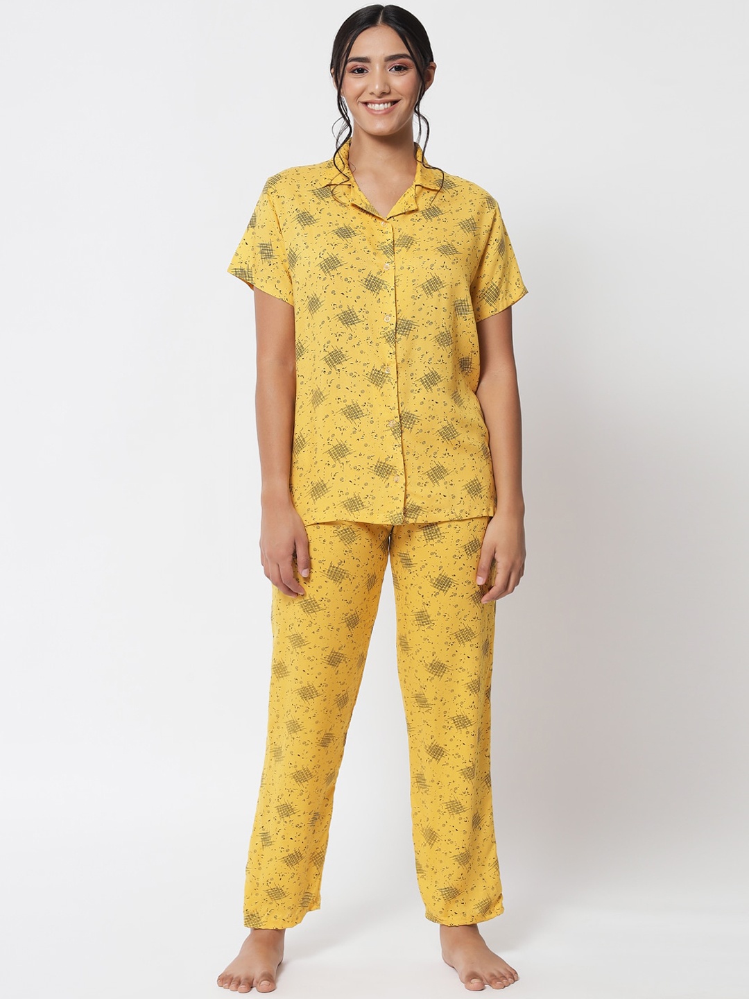 

Klamotten Women Yellow & Grey Printed Night suit