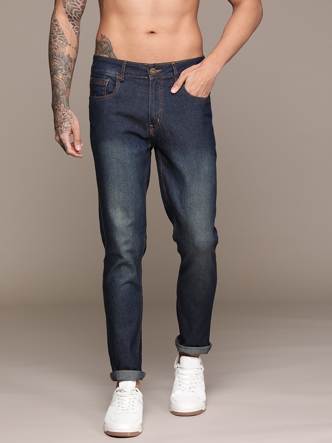 

The Roadster Lifestyle Co. Men Skinny Fit Light Fade Stretchable Jeans, Navy blue