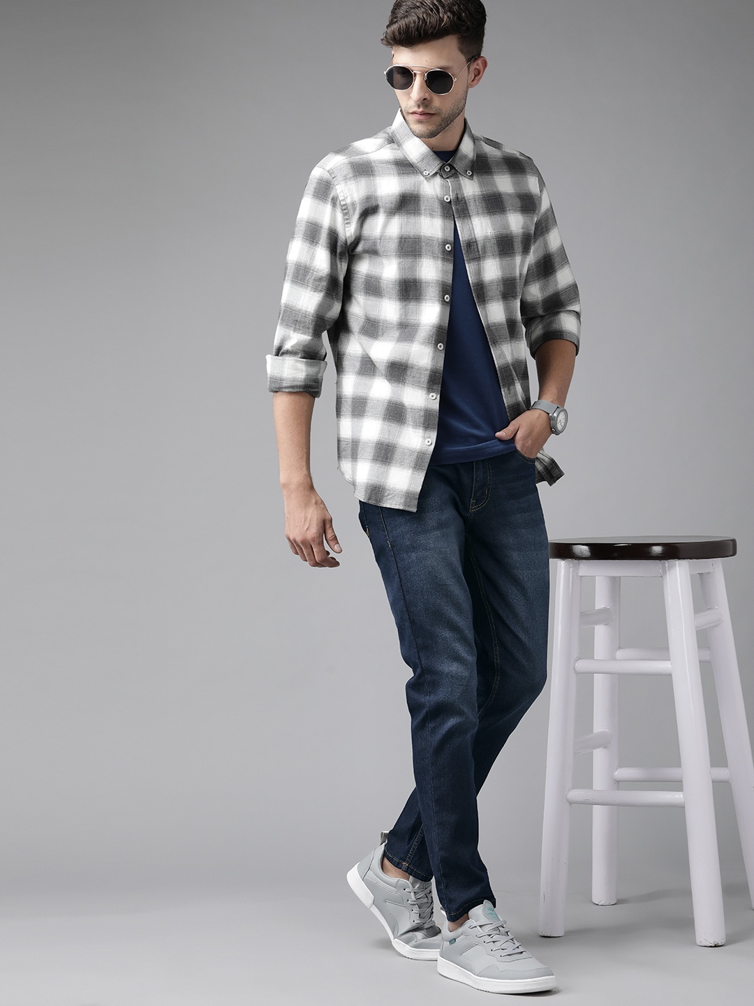 

Roadster Men Navy Blue Skinny Fit Light Fade Stretchable Jeans