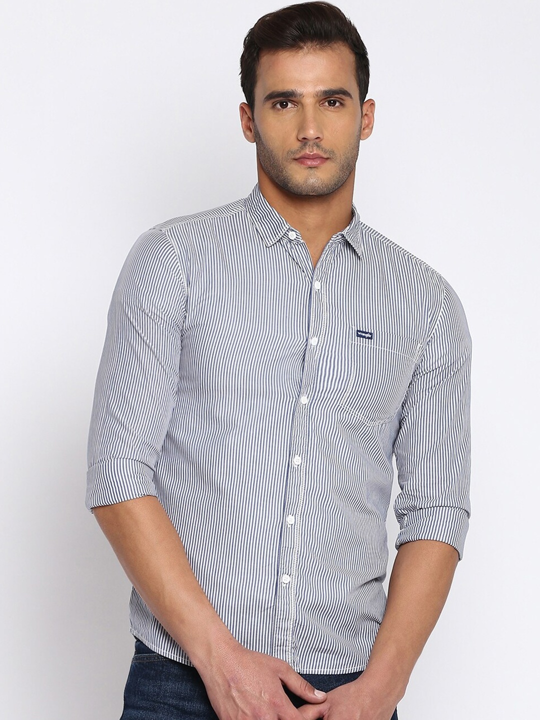 

Wrangler Men White Slim Fit Striped Casual Shirt