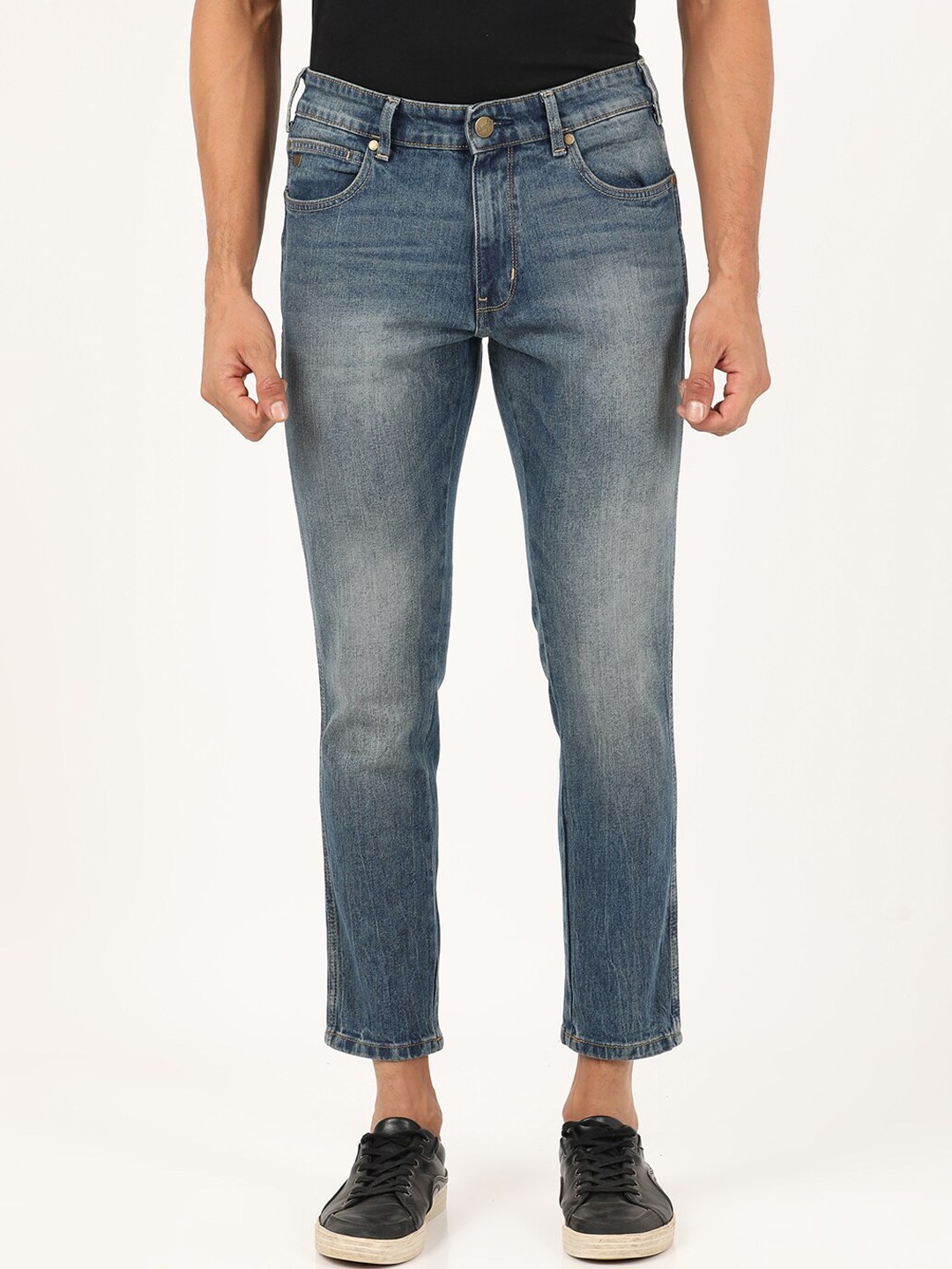 

Wrangler Men Blue Slim Fit Low-Rise Low Distress Heavy Fade Jeans