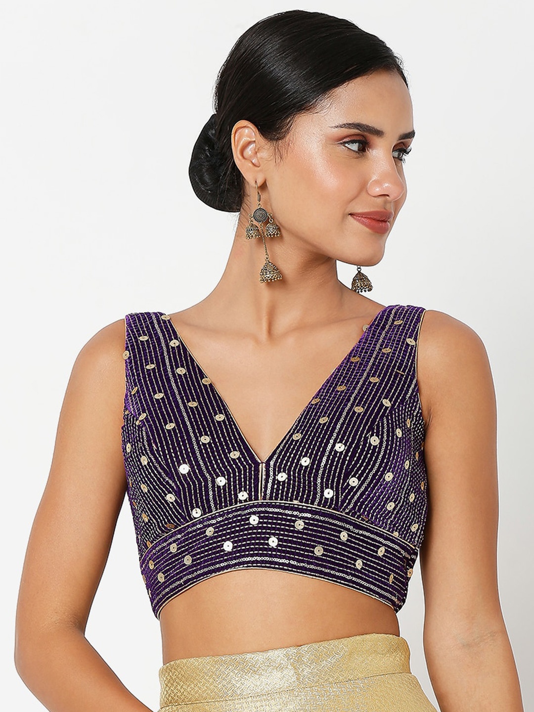 

SALWAR STUDIO Women Purple Embroidered Velvet Saree Blouse