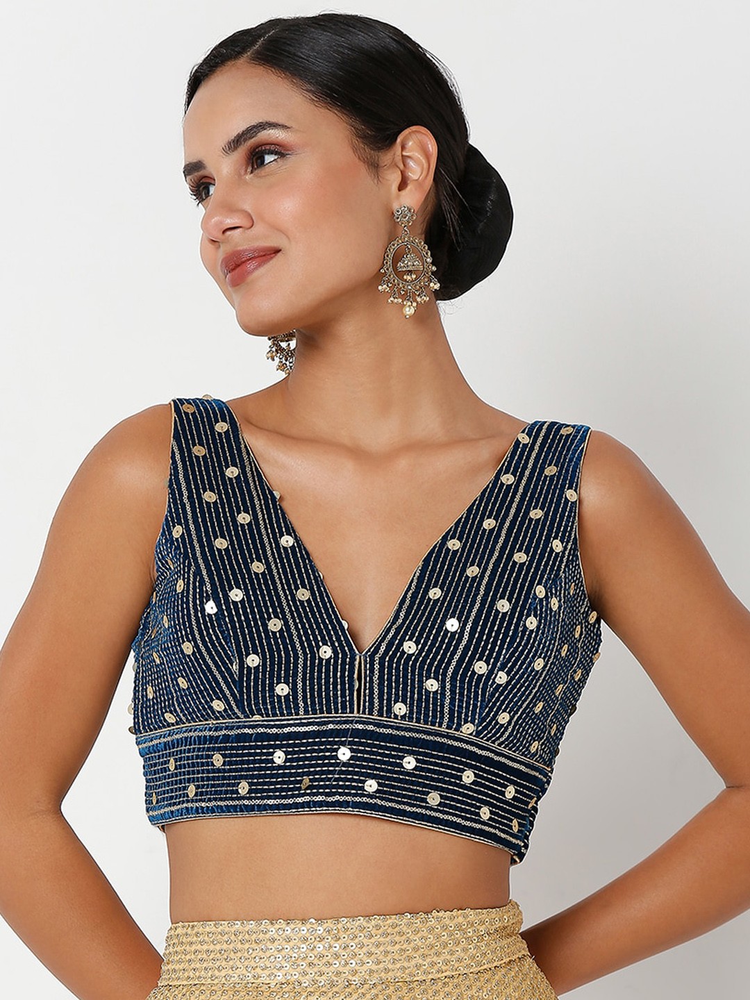 

SALWAR STUDIO Blue Embroidered Velvet Saree Blouse