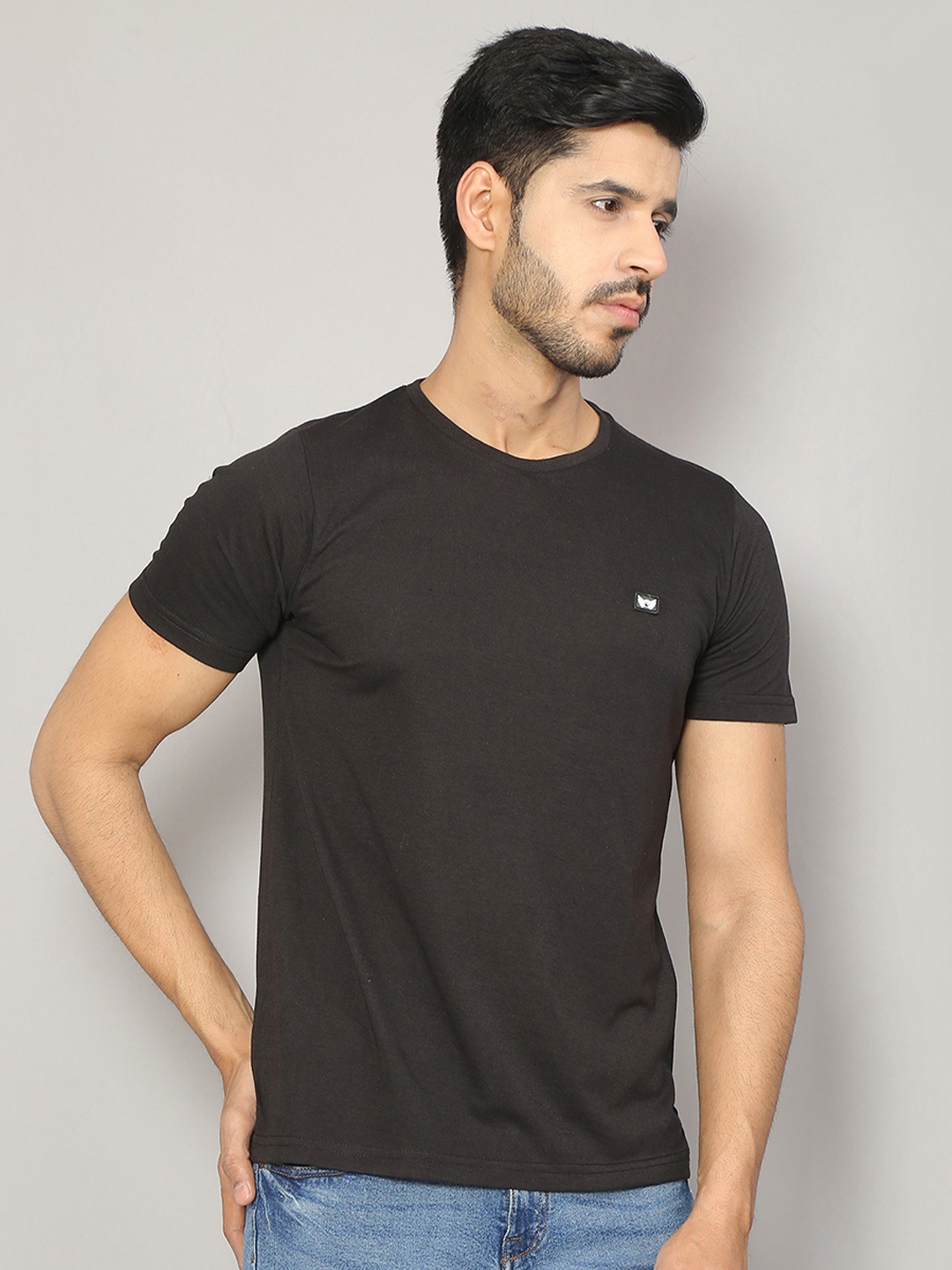 

SIAPA Men Black Outdoor T-shirt