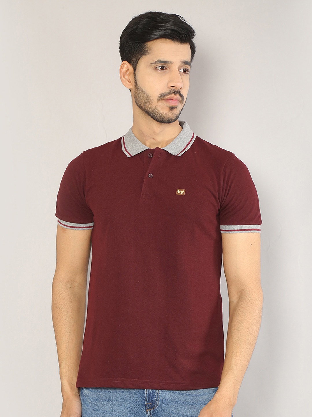 

SIAPA Men Maroon Henley Neck Extended Sleeves T-shirt