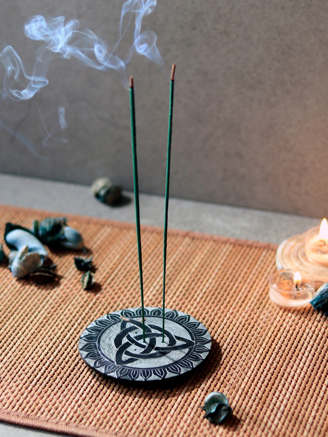 

Unravel India Grey Floral Motif Incense Holder Agarbatti Stand