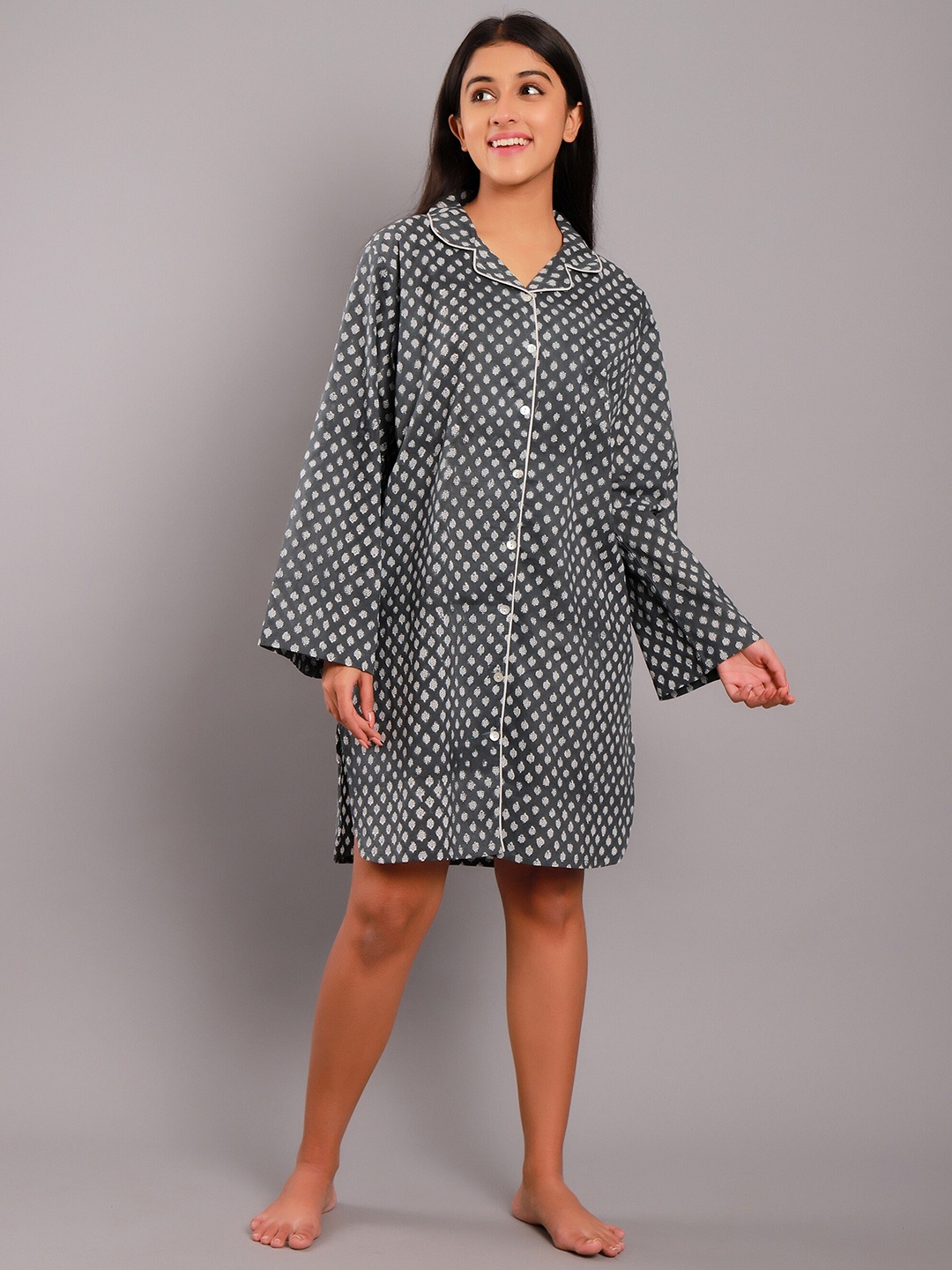 

GAURANCHE Women Black Nightdress