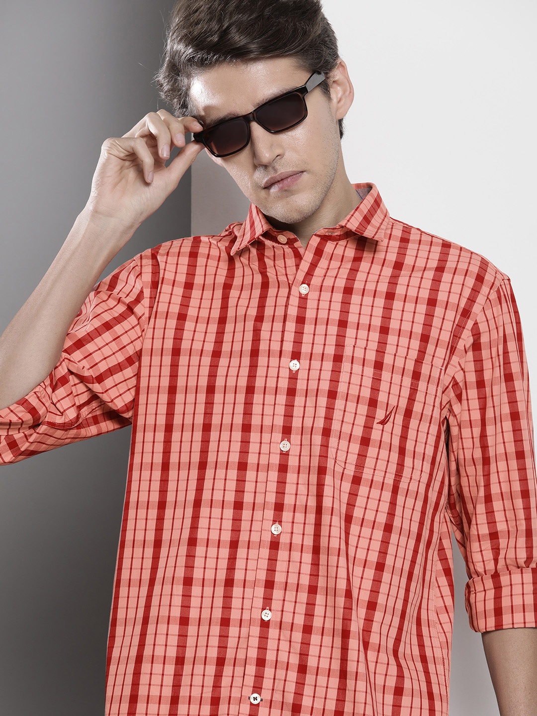 

Nautica Men Peach-Coloured & Red Slim Fit Checked Pure Cotton Casual Shirt