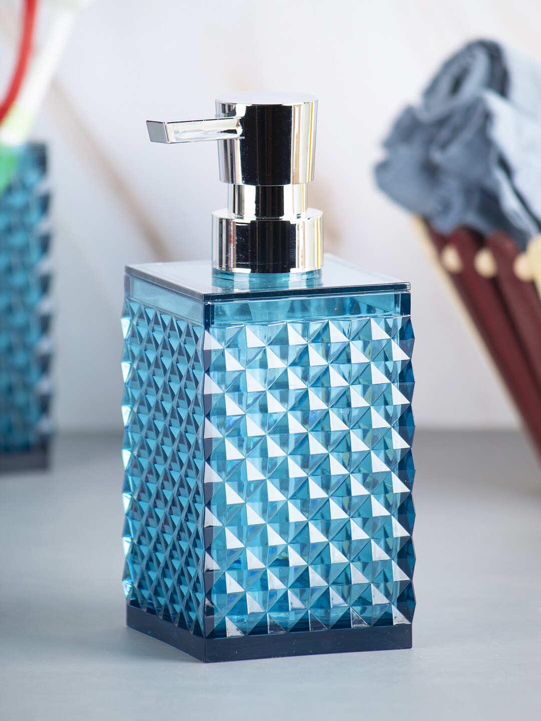 

MARKET99 Blue & Silver-Toned Soap Dispenser