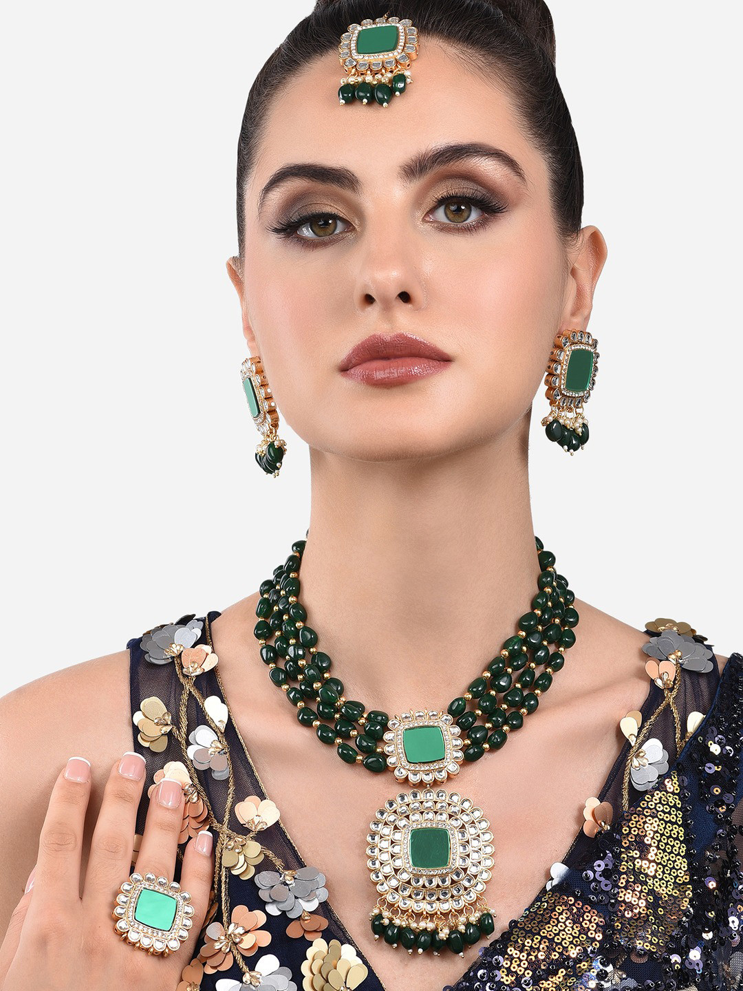 

Zaveri Pearls Women Gold-Plated Green Kundan-Studded & Mirror Beaded Multistrand Jewellery Set