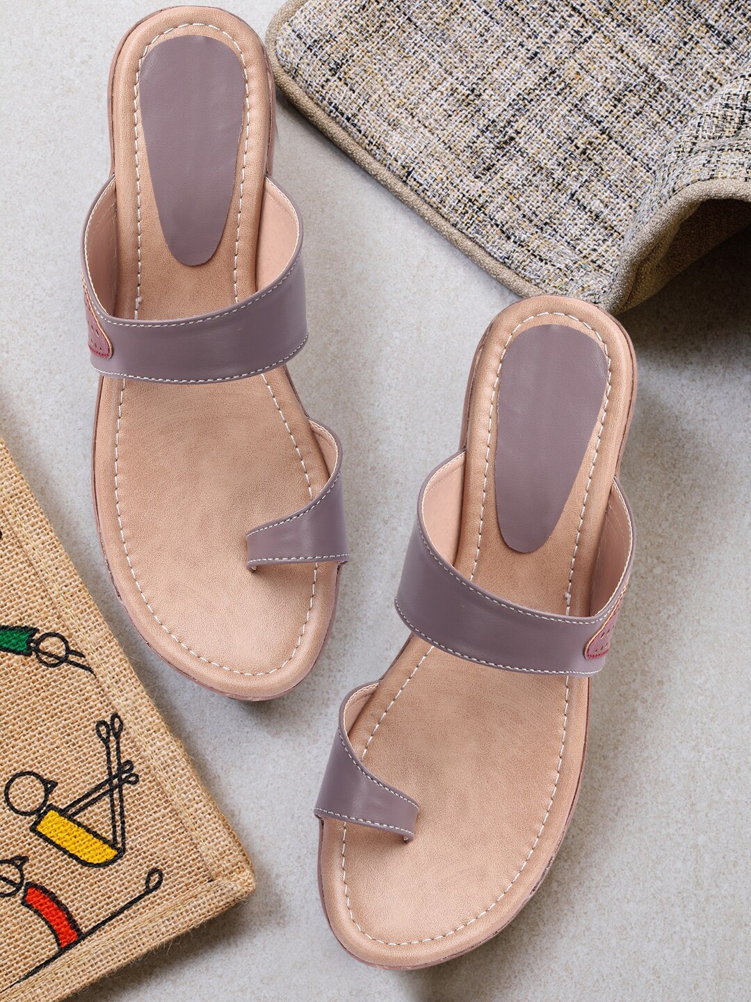 

FASHIMO Women Grey Comfort Sandals