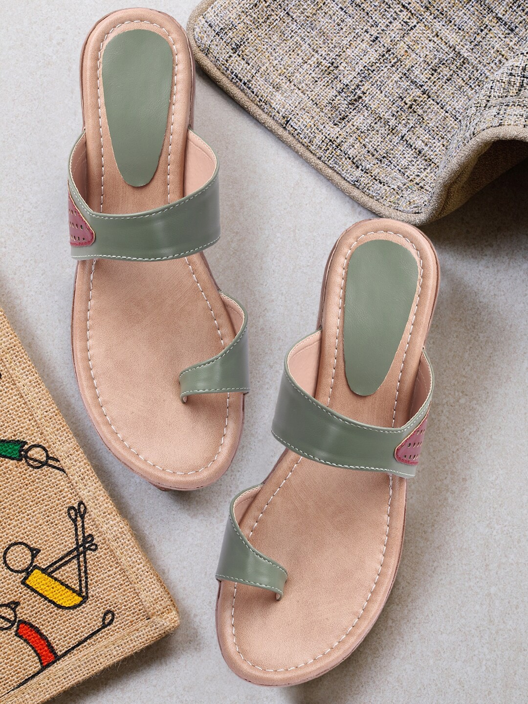 

FASHIMO Women Olive Green Comfort Sandals