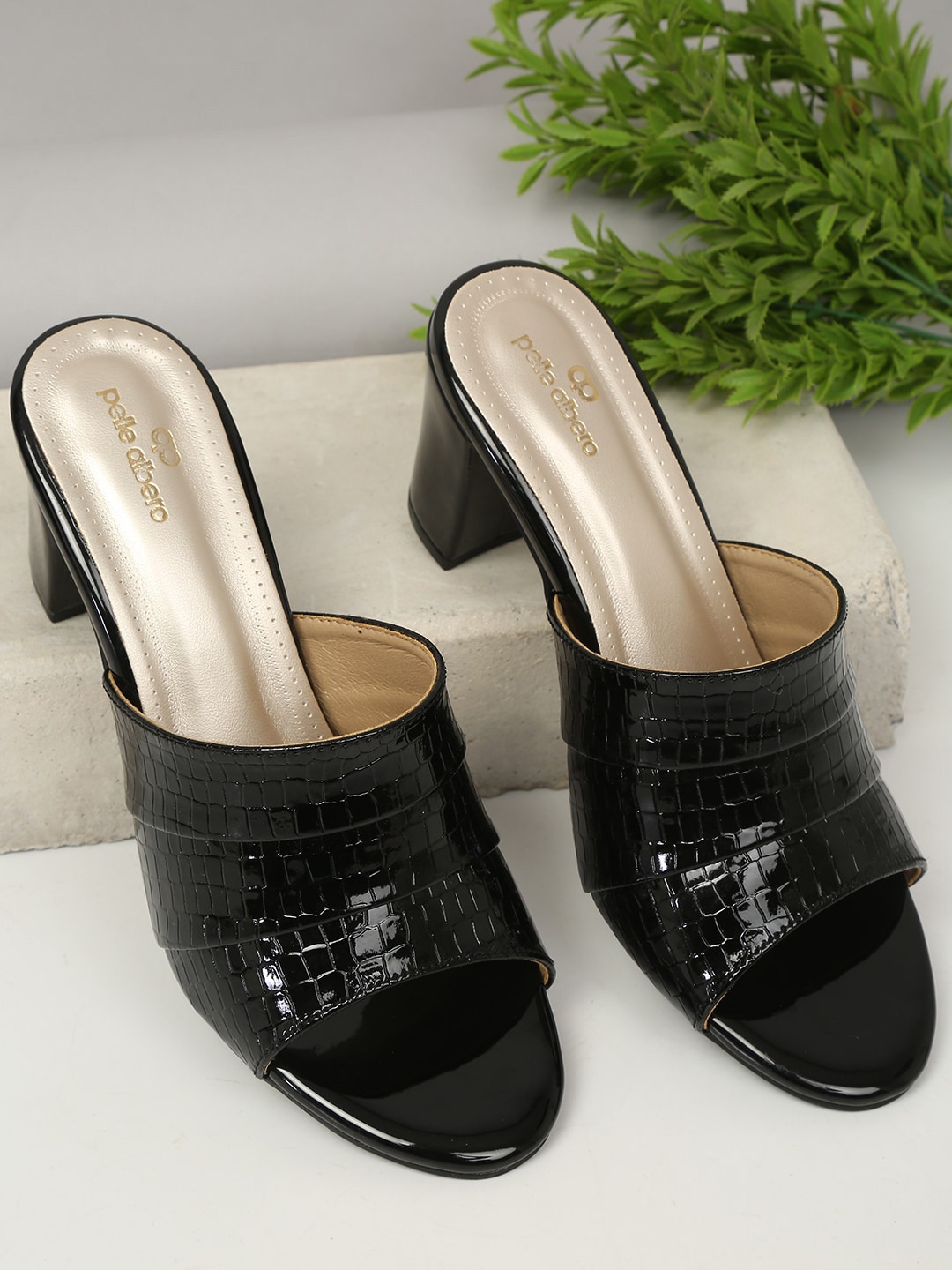 

pelle albero Black Textured Block Mules
