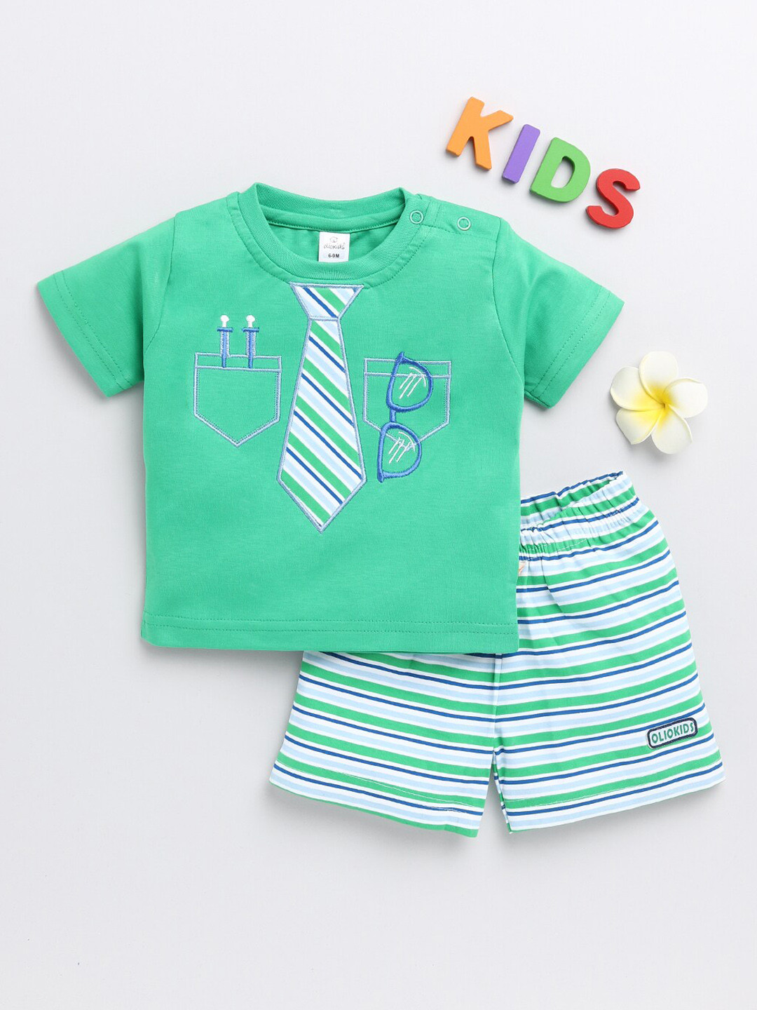 

Olio Kids Boys Green Printed T-shirt with Shorts
