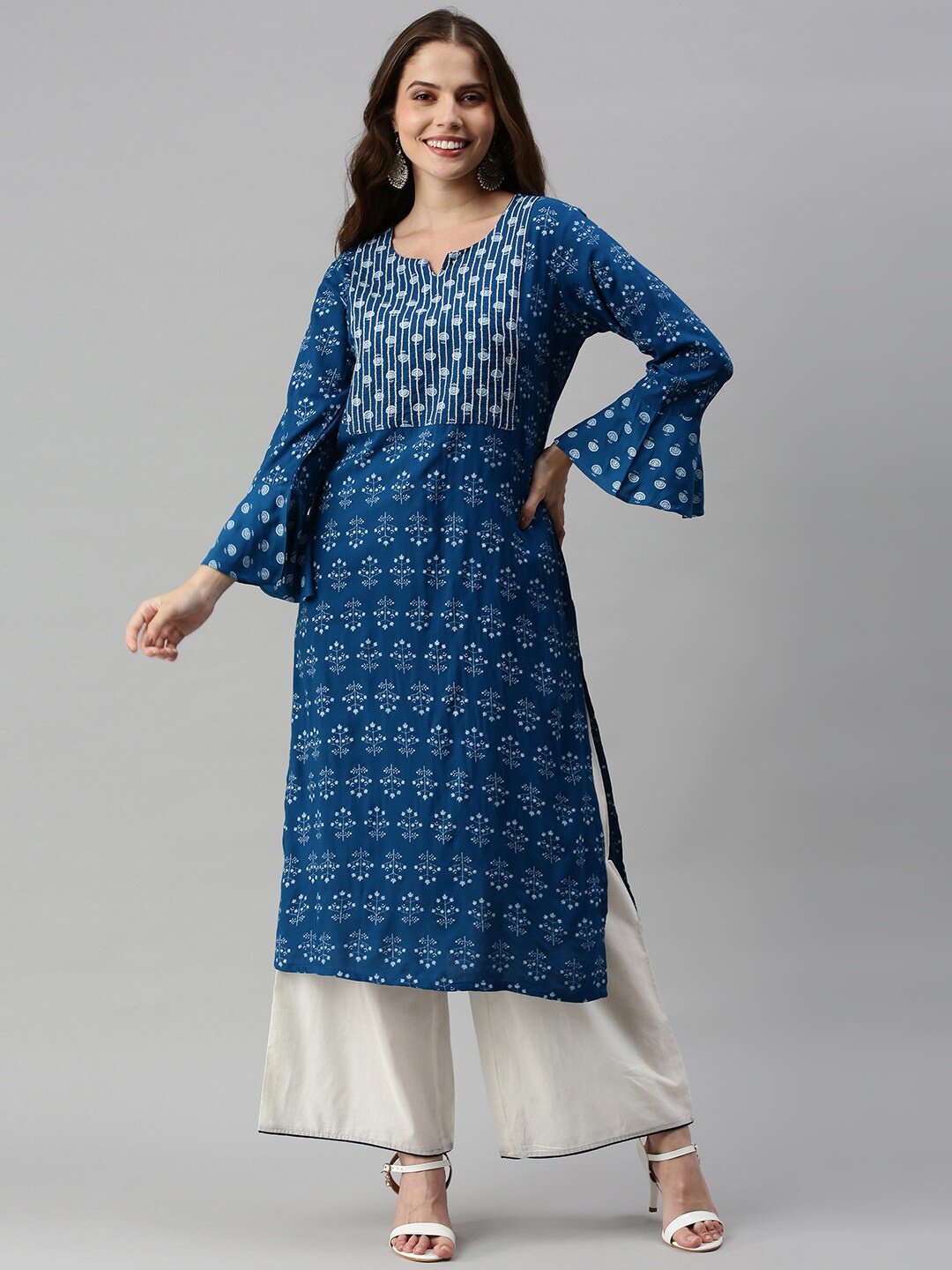 

Soch Women Blue Ethnic Motifs Printed Keyhole Neck Flared Sleeves Thread Work Kurta