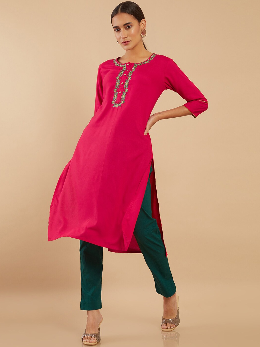 

Soch Women Fuchsia Embroidered Thread Work Kurta