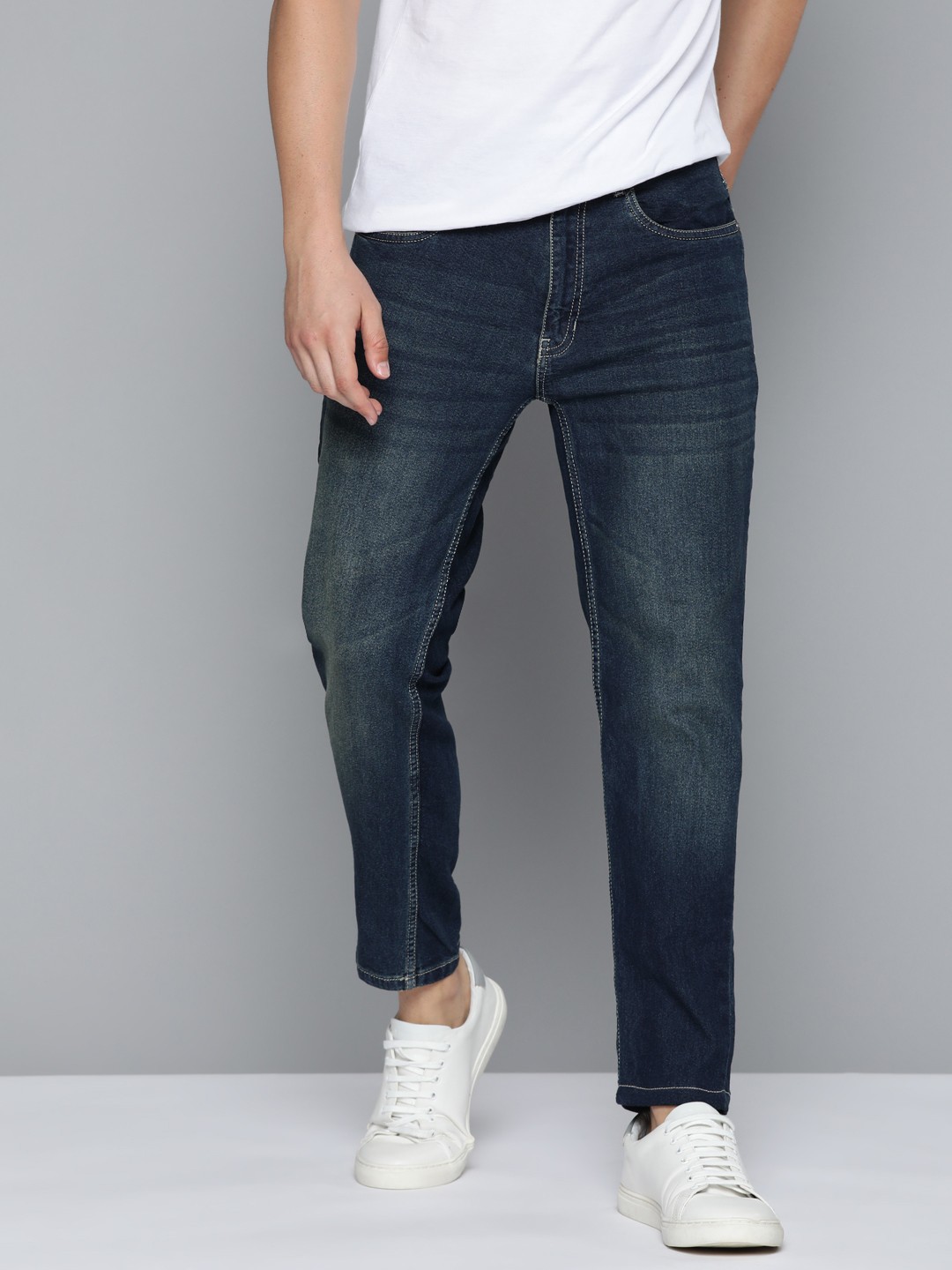 

Mast & Harbour Men Navy Blue Slim Tapered Fit Light Fade Jeans