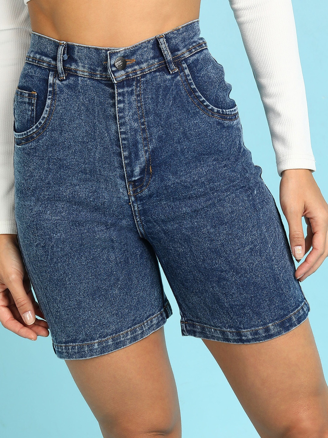 

MONTREZ Women Blue Washed High-Rise Denim Shorts