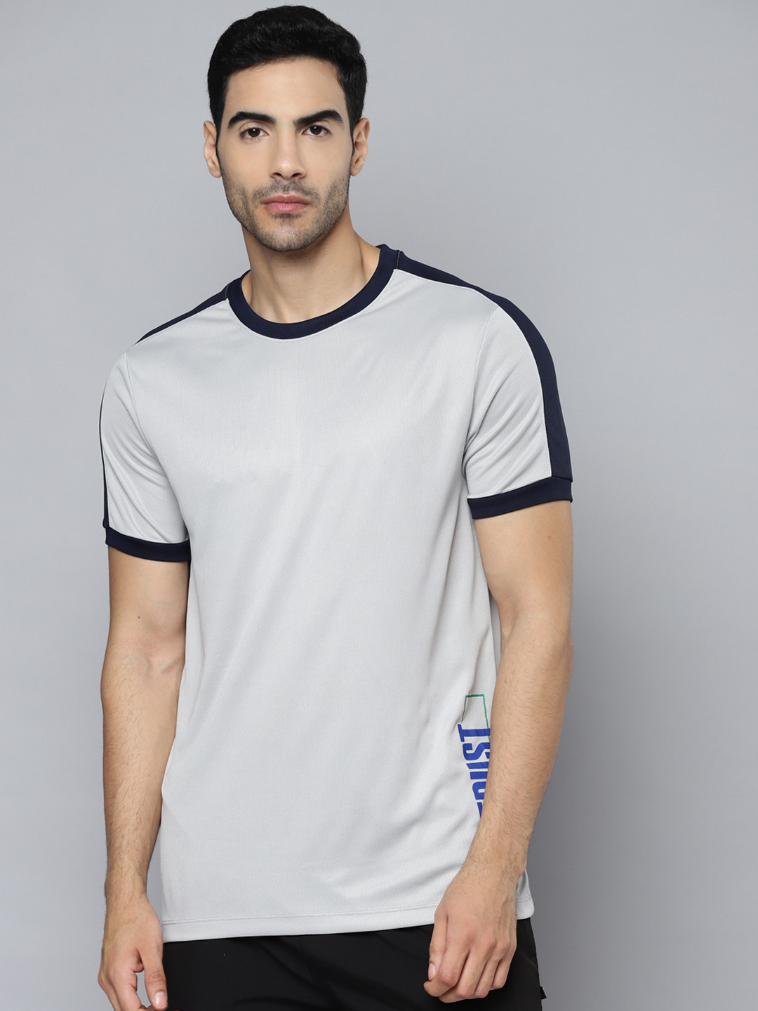 

Alcis Men Grey Printed Slim Fit T-shirt