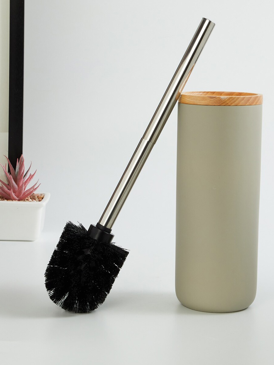 

Home Centre Grey Poly Resin Toilet Brush Holder