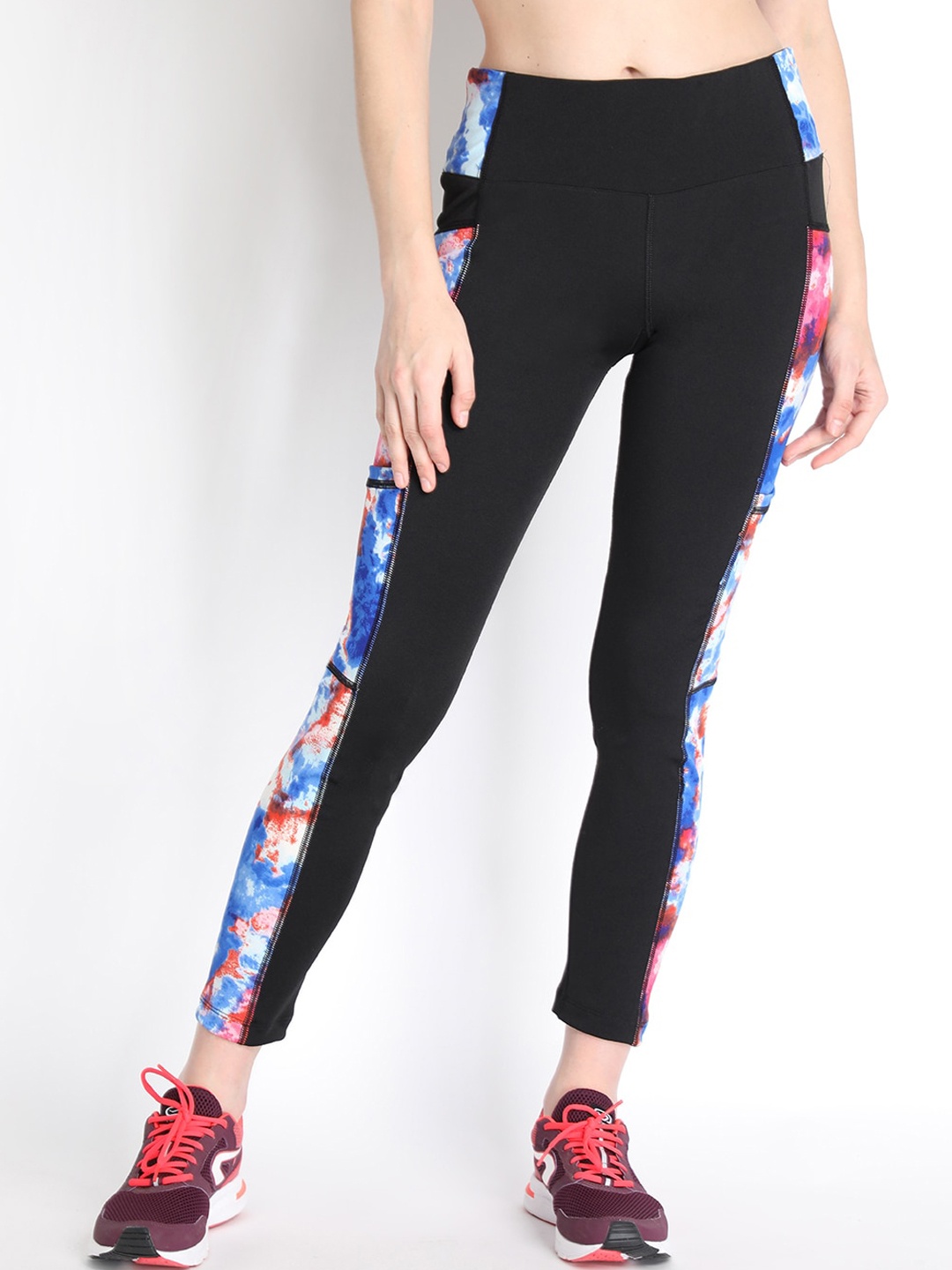 

CHKOKKO Women Blue & Black Printed Tights