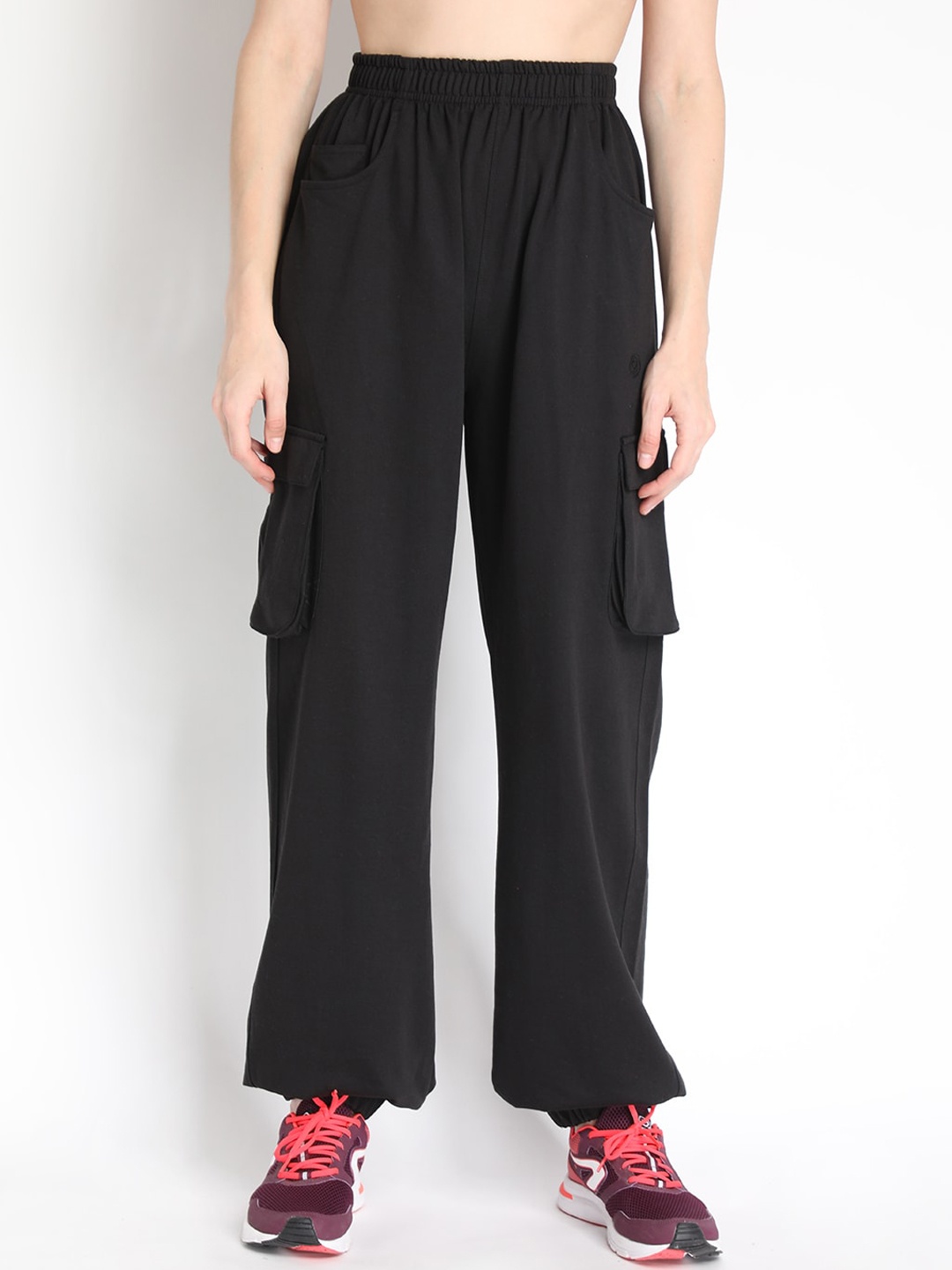 

CHKOKKO Women Black Solid Relaxed Fit Track Pants