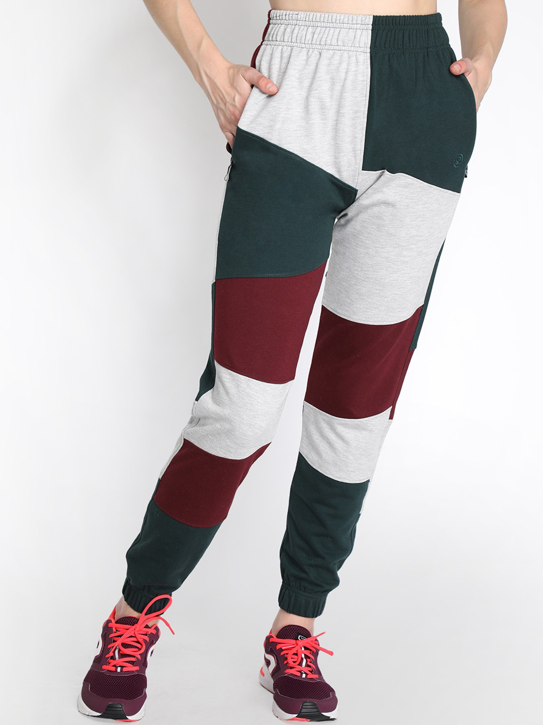 

CHKOKKO Women Green & Maroon Solid Jogger