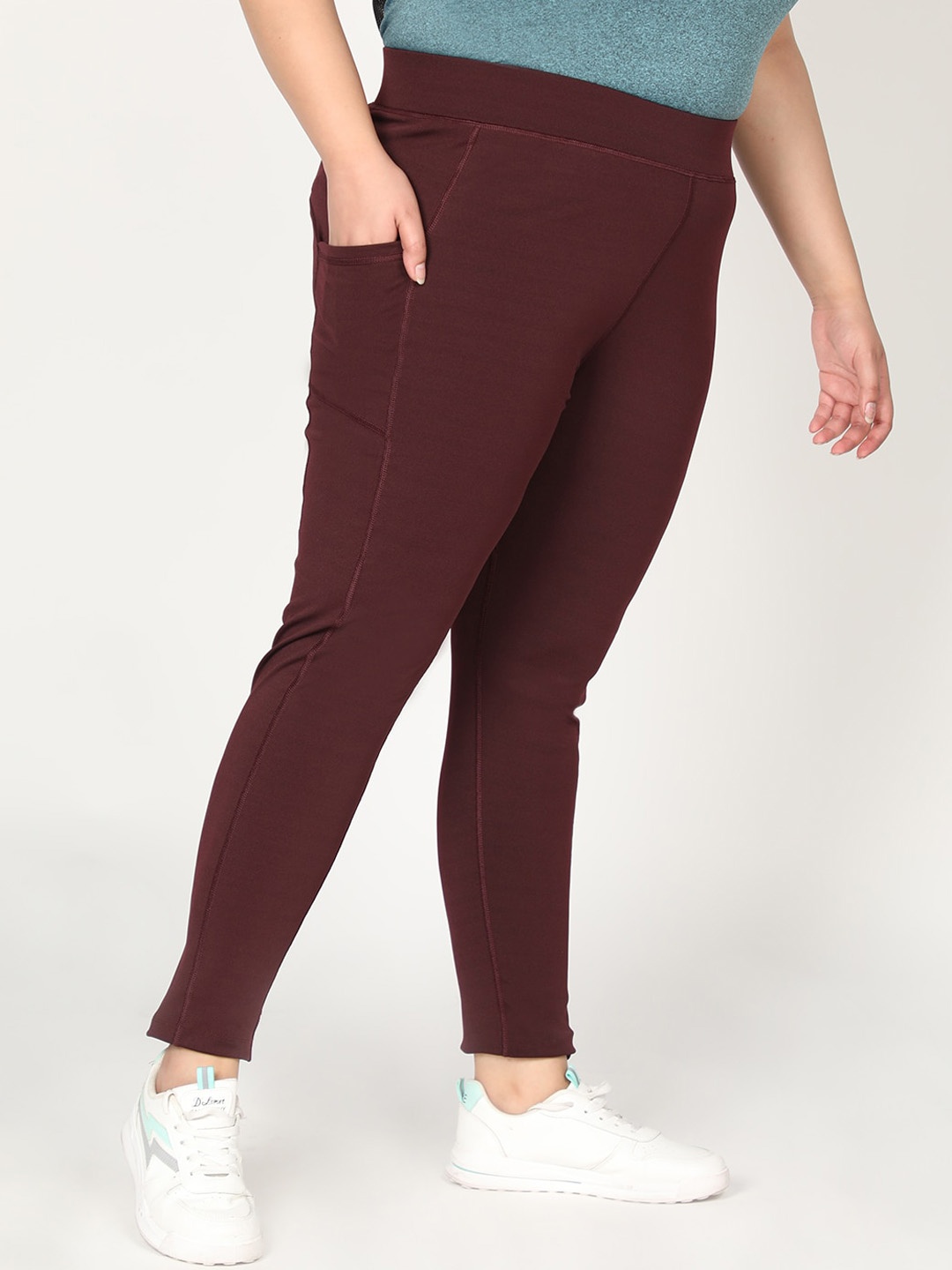 

CHKOKKO Plus Women Maroon Solid Skinny-Fit Ankle Length Training Tights