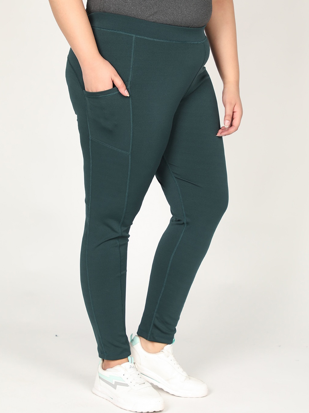 

CHKOKKO Plus Women Green Solid Tights