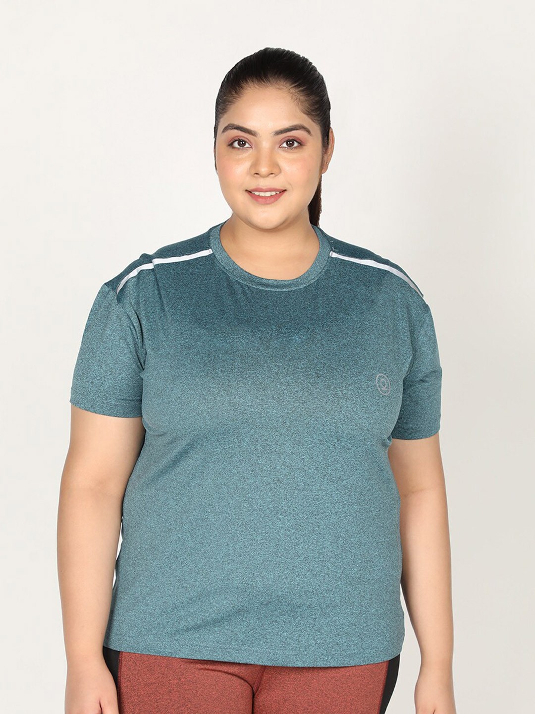 

CHKOKKO Plus Women Green Solid Round Neck T-shirt