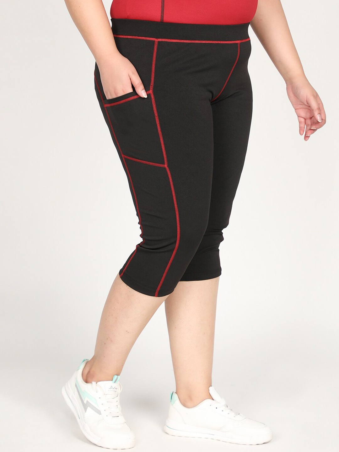 

CHKOKKO Plus Women Black Red Capris