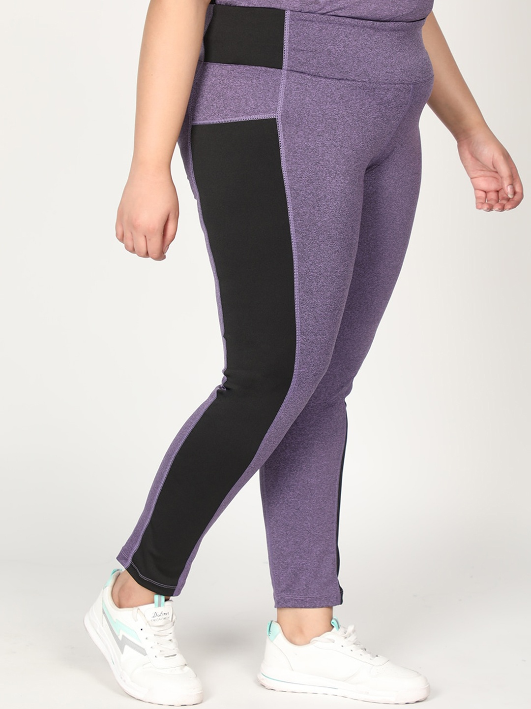 

CHKOKKO Plus Women Purple Black Self-Design Skinny-Fit Tights