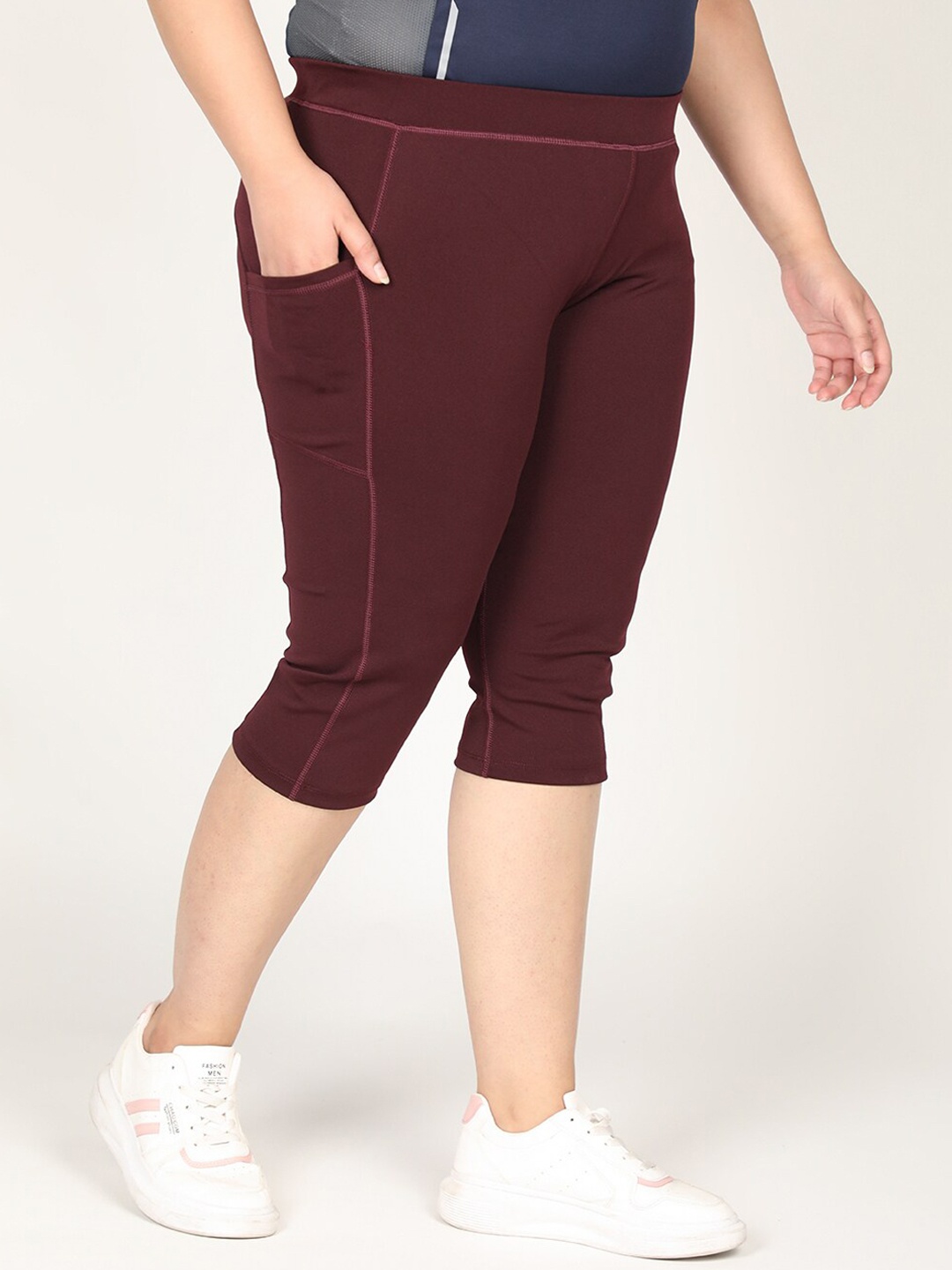 

CHKOKKO Plus Women Maroon Capris
