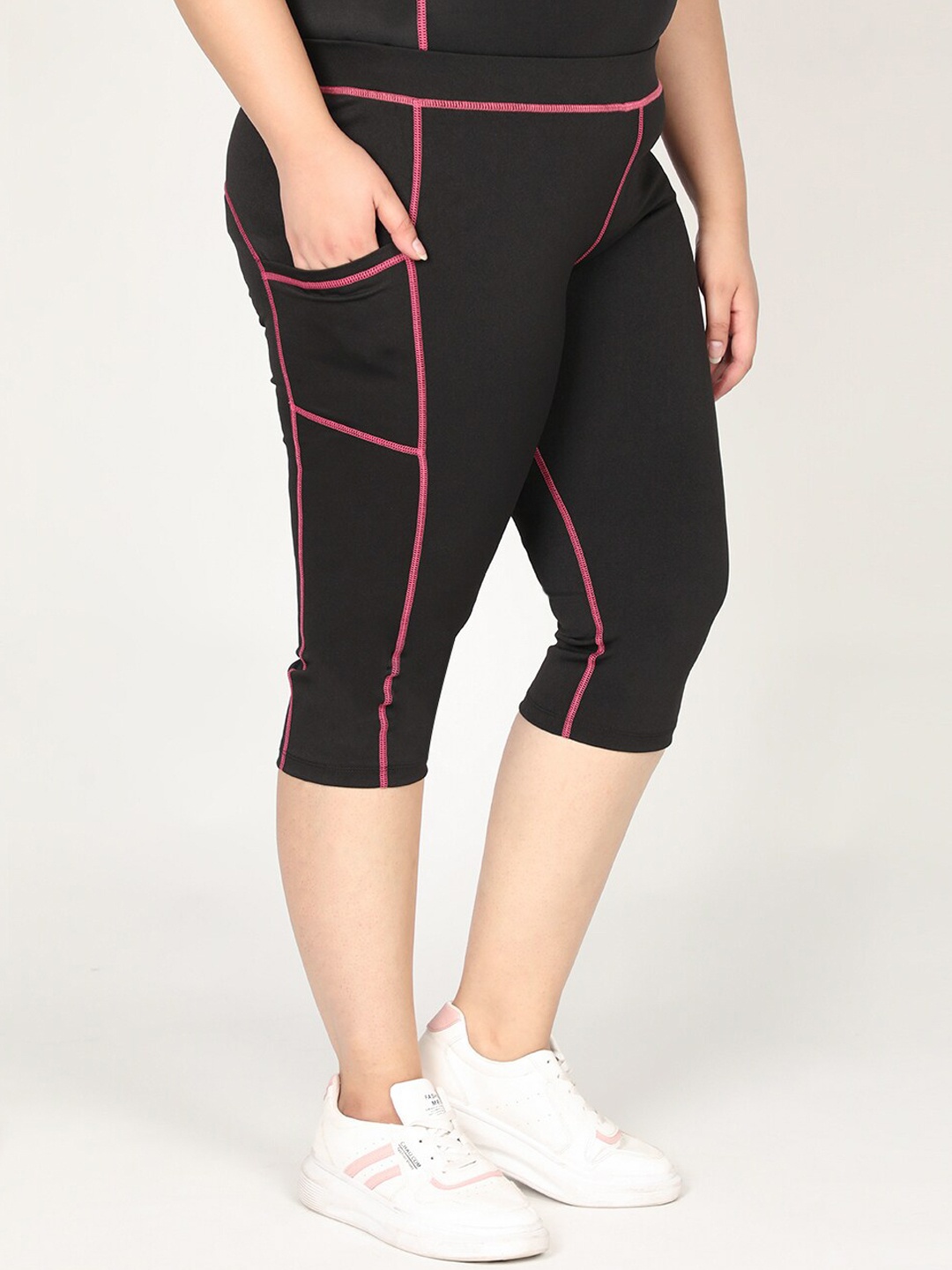 

CHKOKKO Plus Women Black Pink Capris