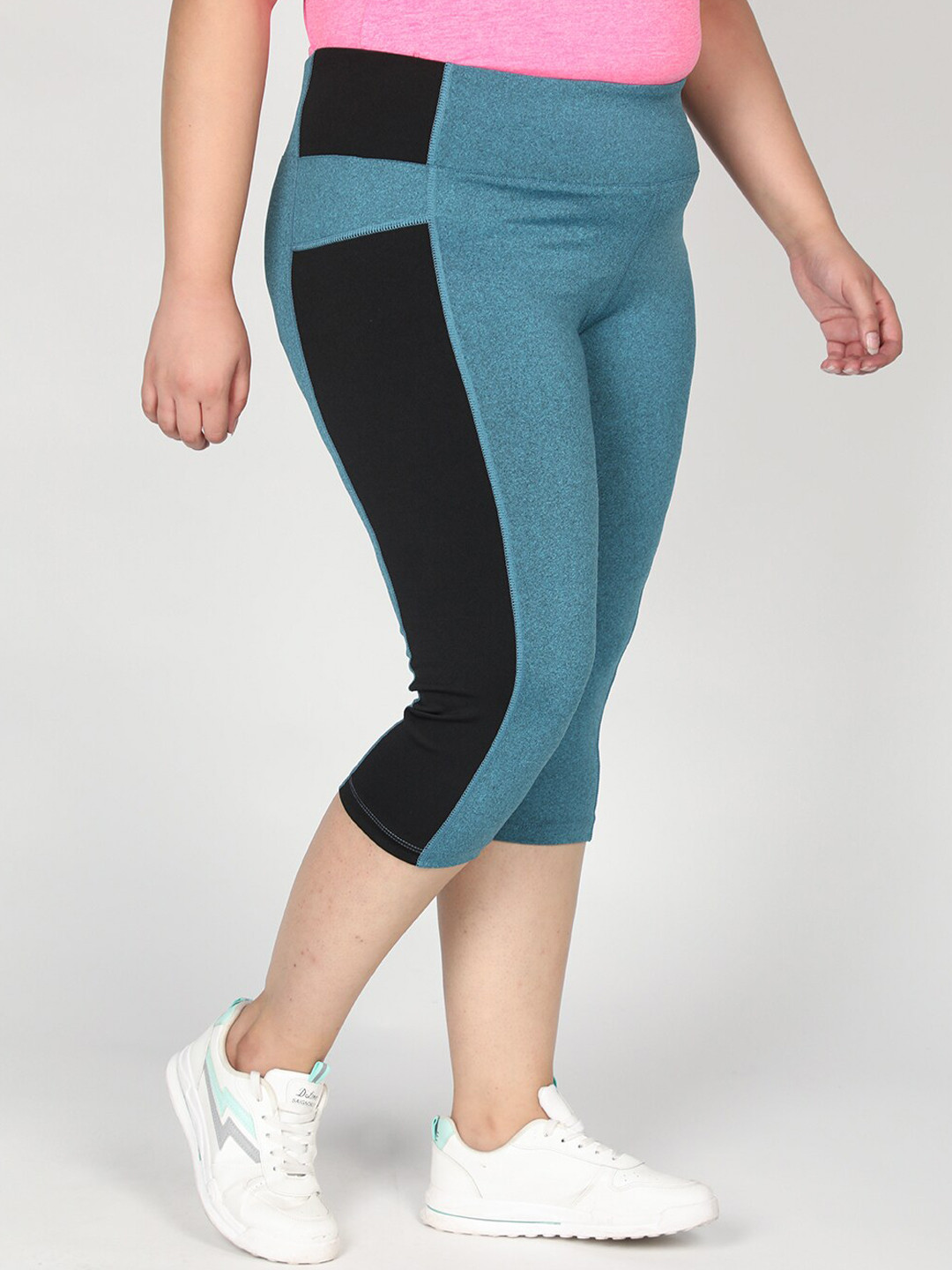 

CHKOKKO Plus Women Green Capris