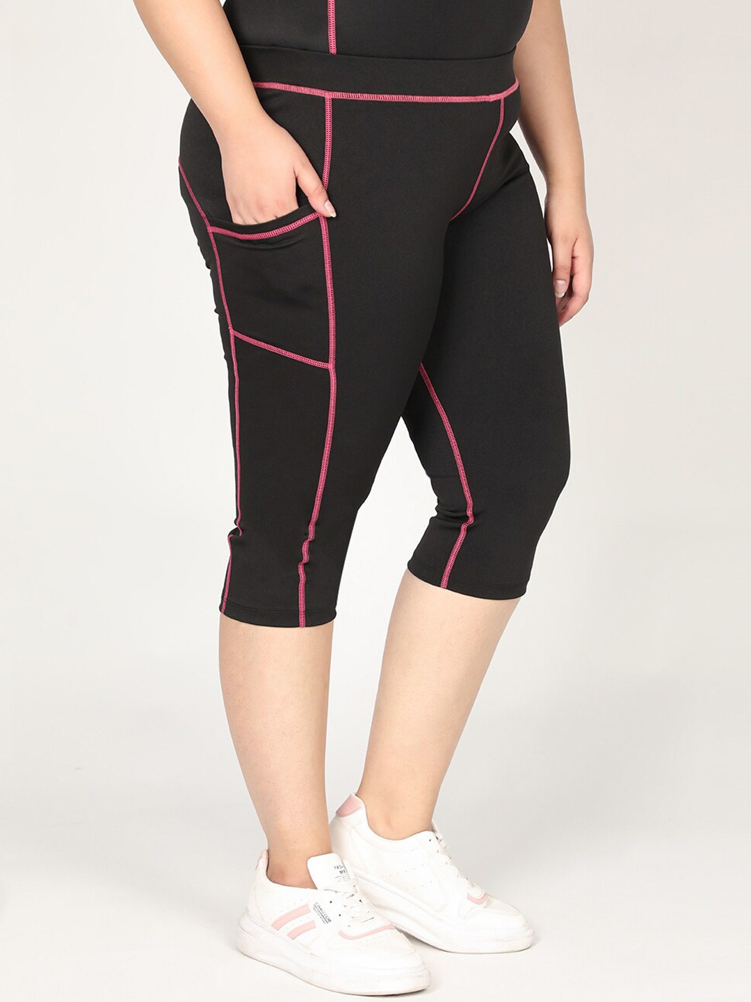 

CHKOKKO Plus Women Black Capris