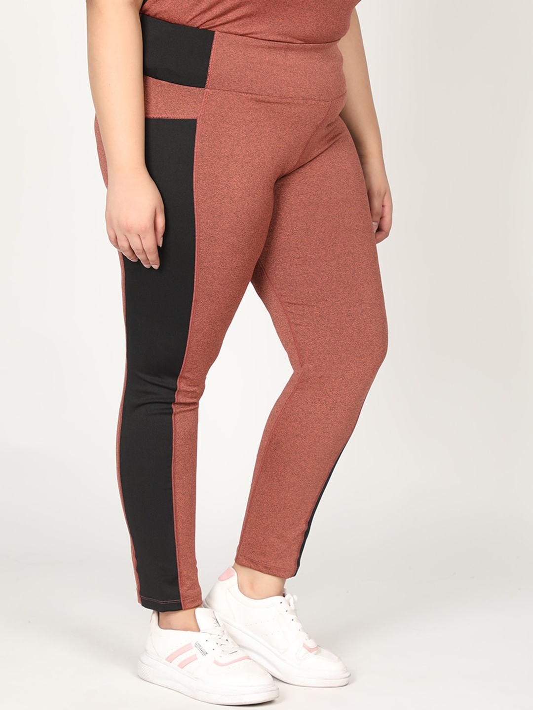

CHKOKKO Plus Women Rust Solid Skinny-Fit Tights