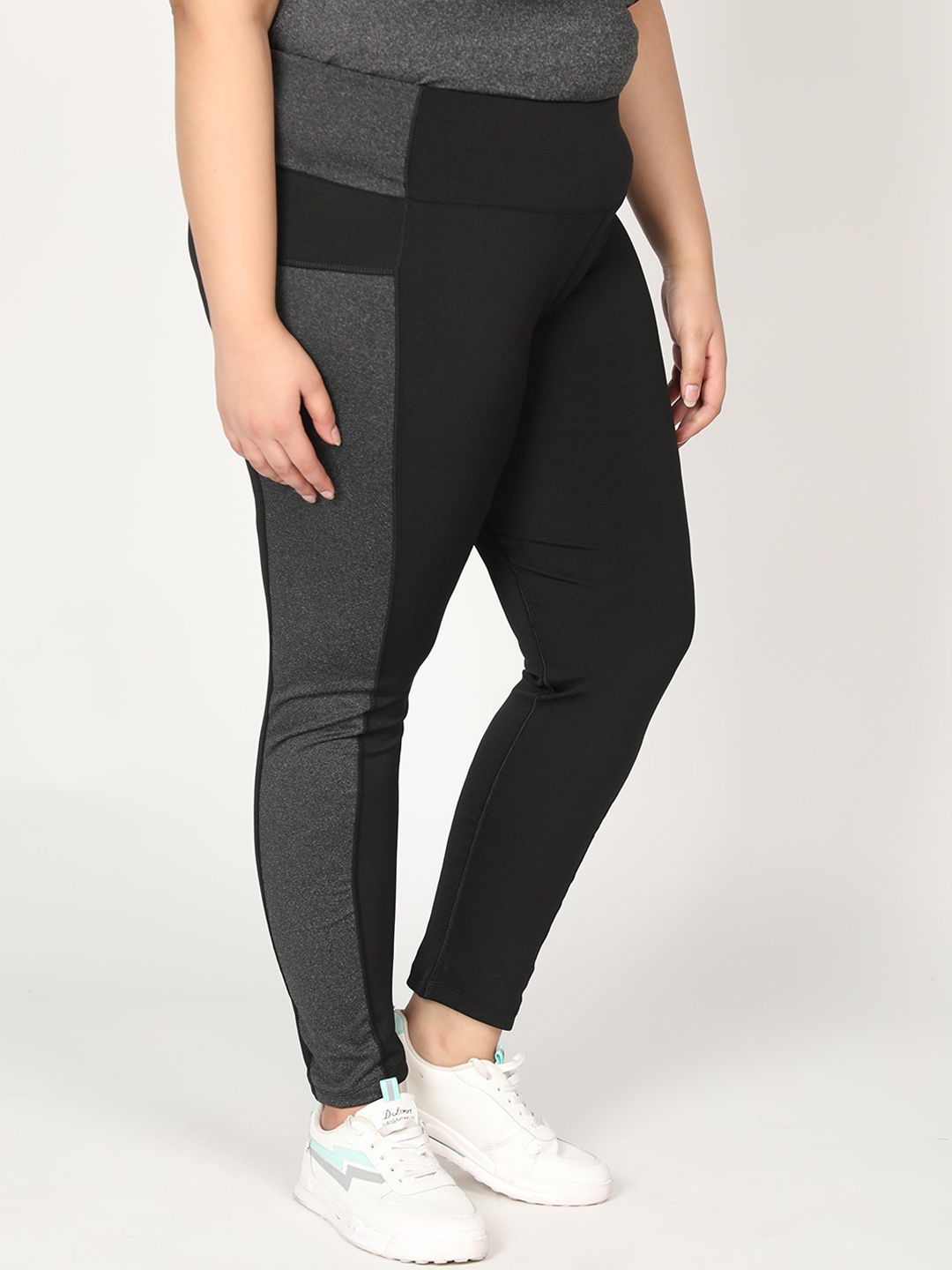 

CHKOKKO Plus Women Grey Solid Skinny-Fit Training Tights