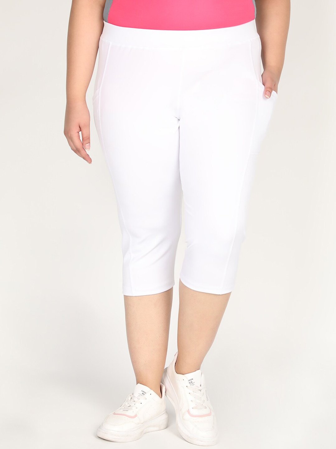 

CHKOKKO Plus Women White Capris