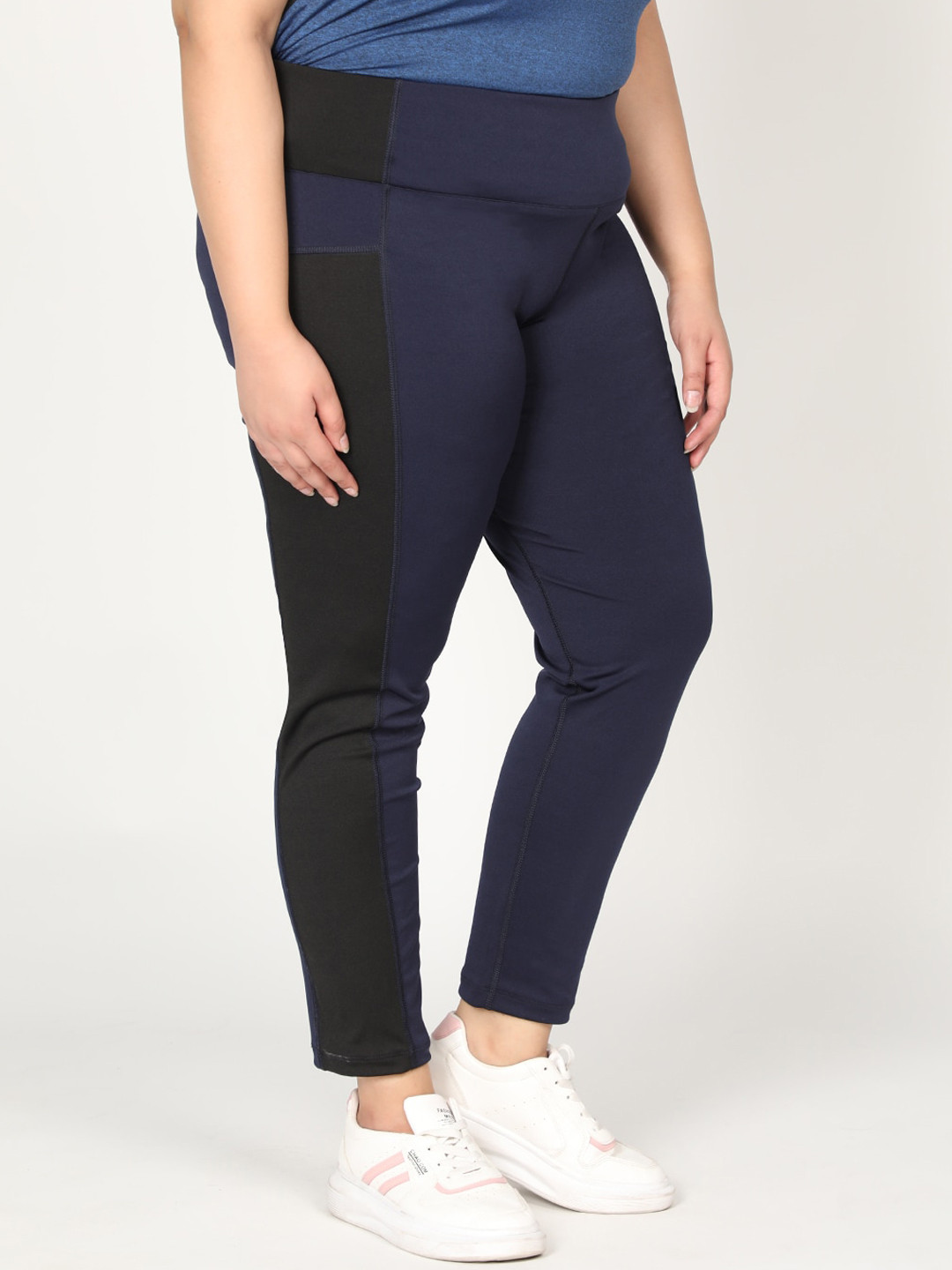 

CHKOKKO Plus Women Navy Blue Solid Skinny Fit Tights