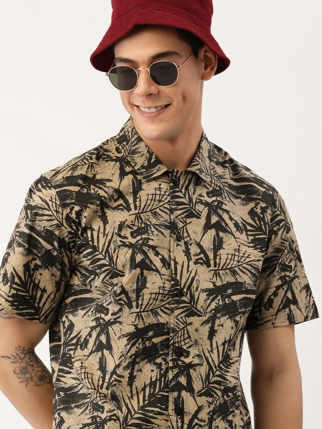 

IMYOUNG Men Beige Slim Fit Floral Printed Casual Shirt