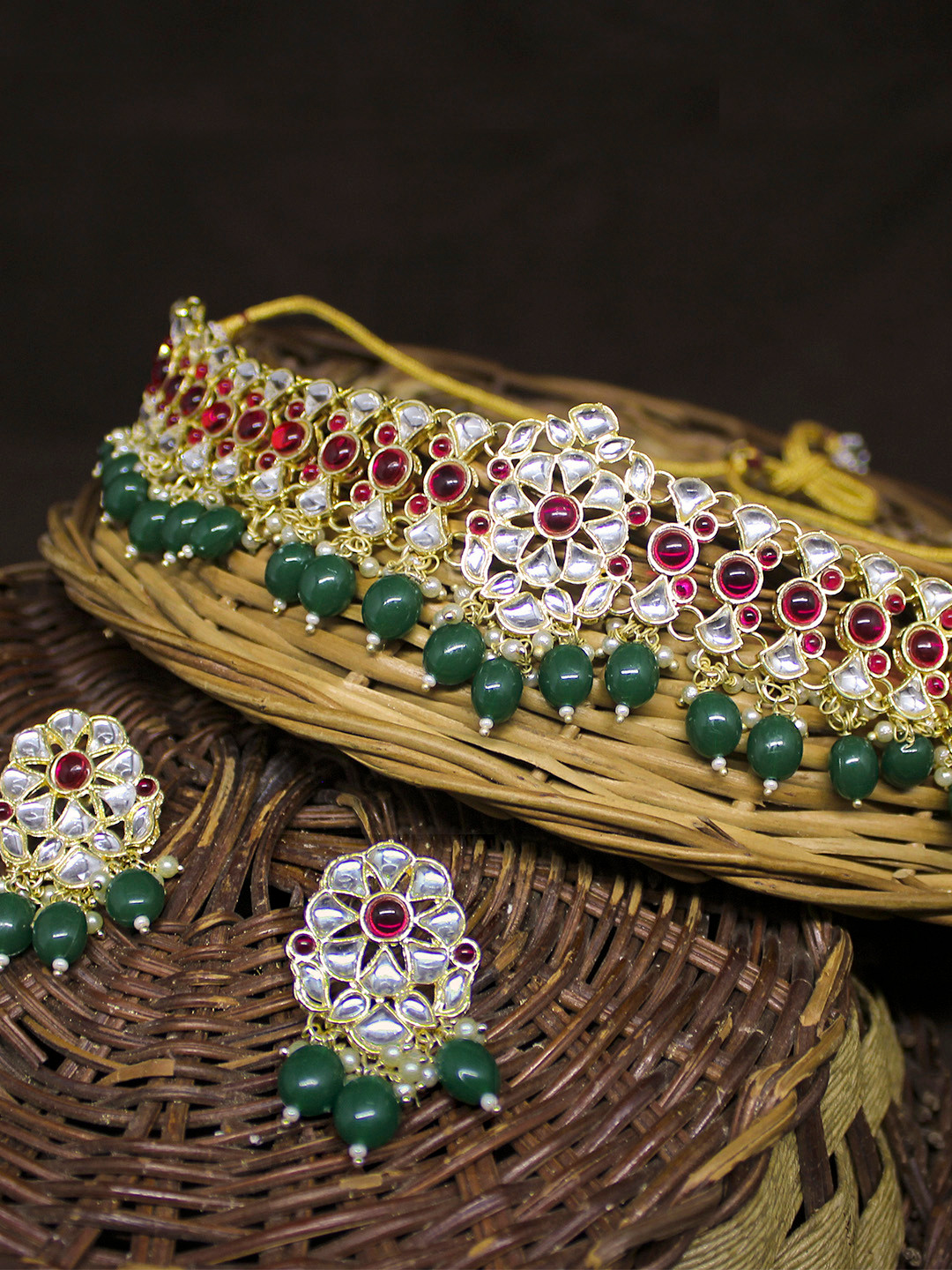 

SAIYONI Gold-Plated White & Green Kundan-Studded & Pearl Beaded Jewellery Set