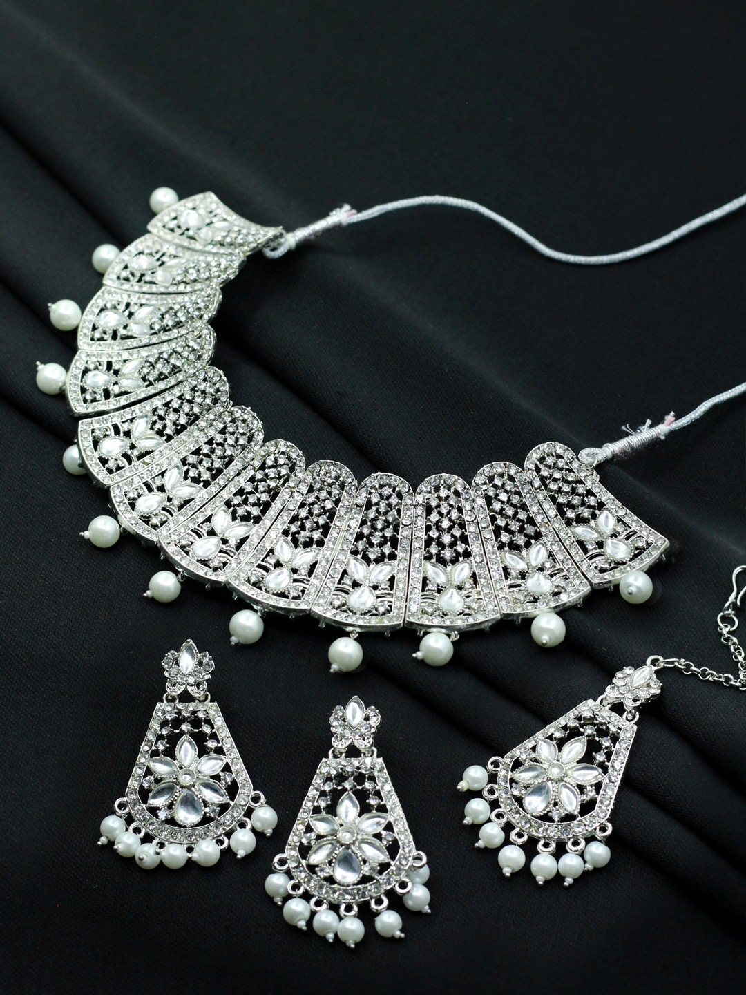 

SAIYONI Silver-Plated White Kundan-Studded & Pearl Beaded Jewellery Set