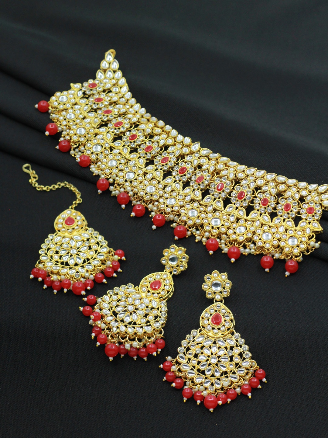 

SAIYONI Gold-Plated White & Red Kundan-Studded & Pearl Beaded Jewellery Set