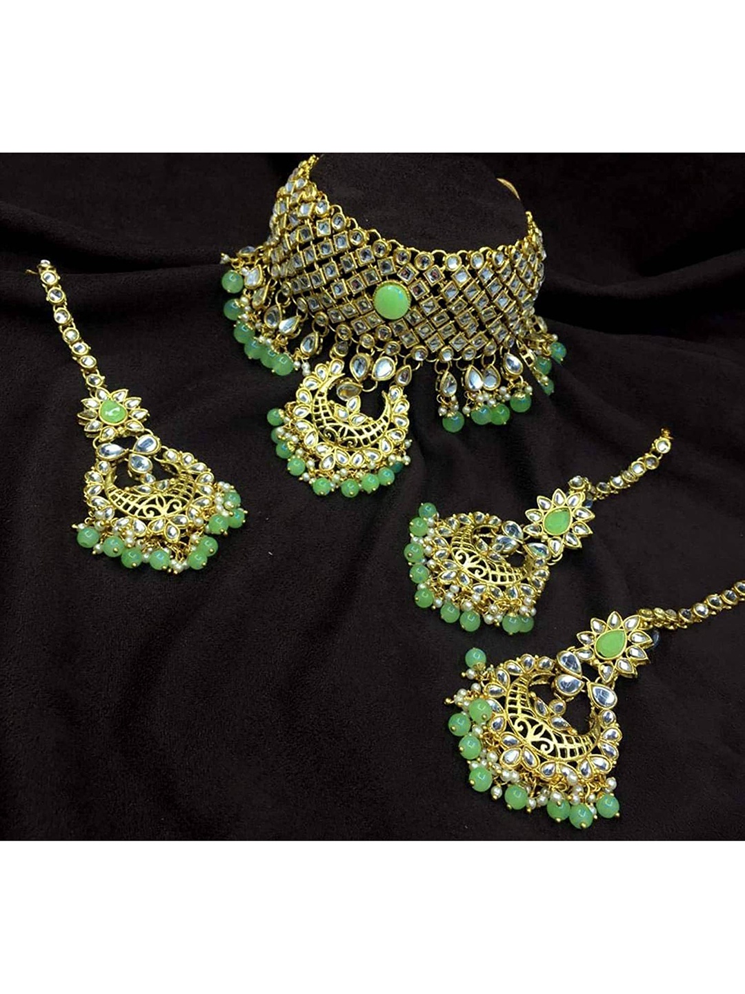 

SAIYONI Gold-Plated White & Green Kundan-Studded & Pearl Beaded Jewellery Set