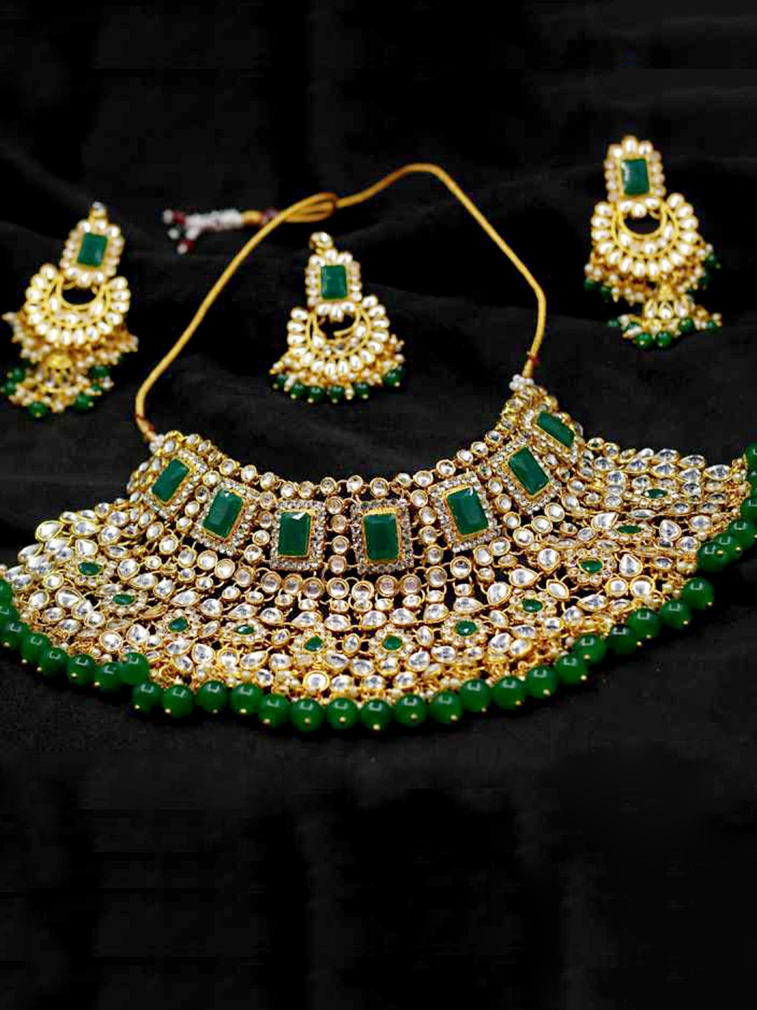 

SAIYONI Gold-Plated Green & White Kundan Studded & Beaded Jewellery Set