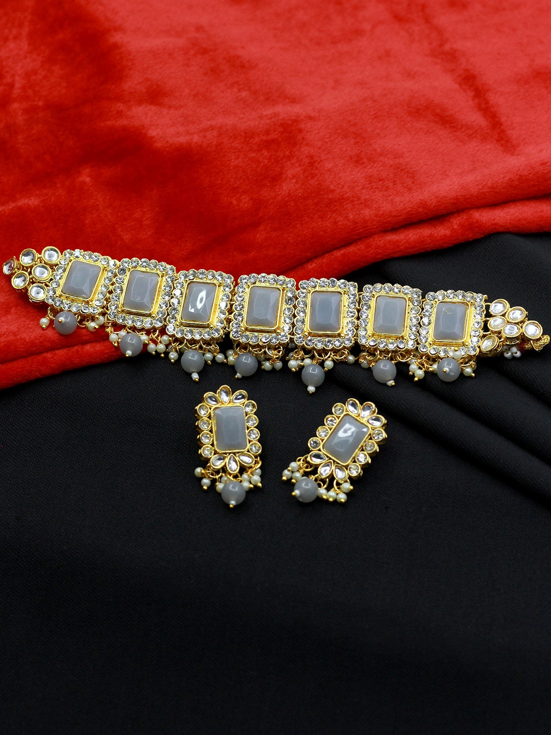 

SAIYONI Gold-Plated Grey Kundan-Studded & Pearl Beaded Jewellery Set